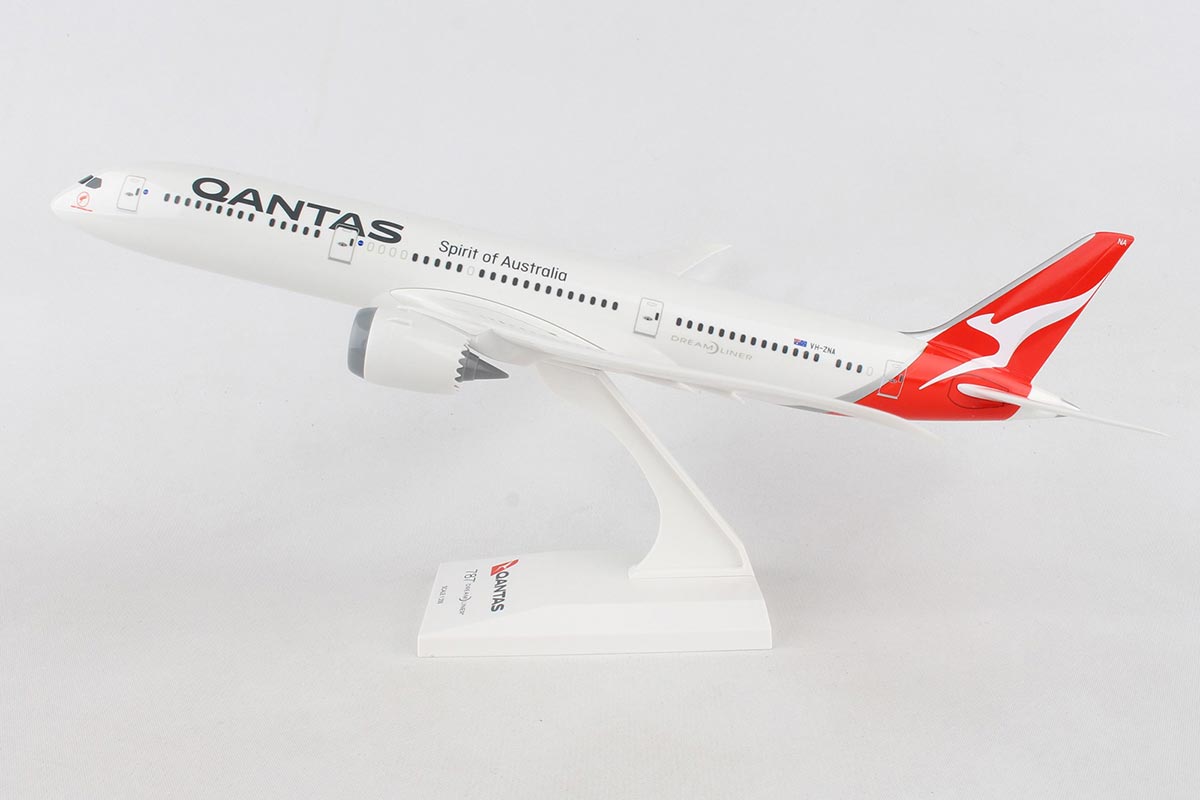 1/200 Qantas B787-9 New Livery - VH-ZNA | Skymarks Boeing 787 Aircraft Model SKR942 image 3