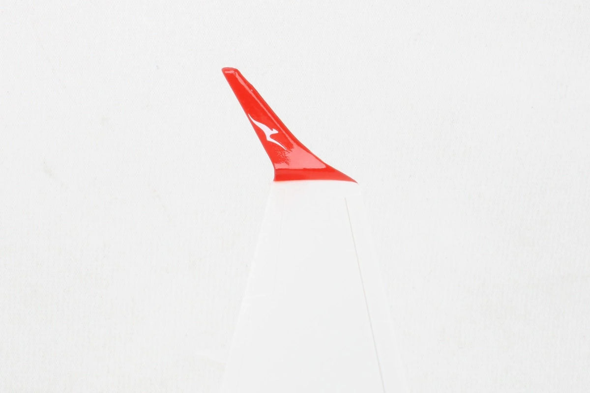 Skymarks 1/100 QantasLink E190 VH-UZD Aircraft Model image 9
