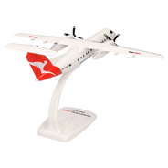 PPC 1/100 QantasLink Bombardier Dash 8-300 VH-TQZ Snap-fit Model Pesawat