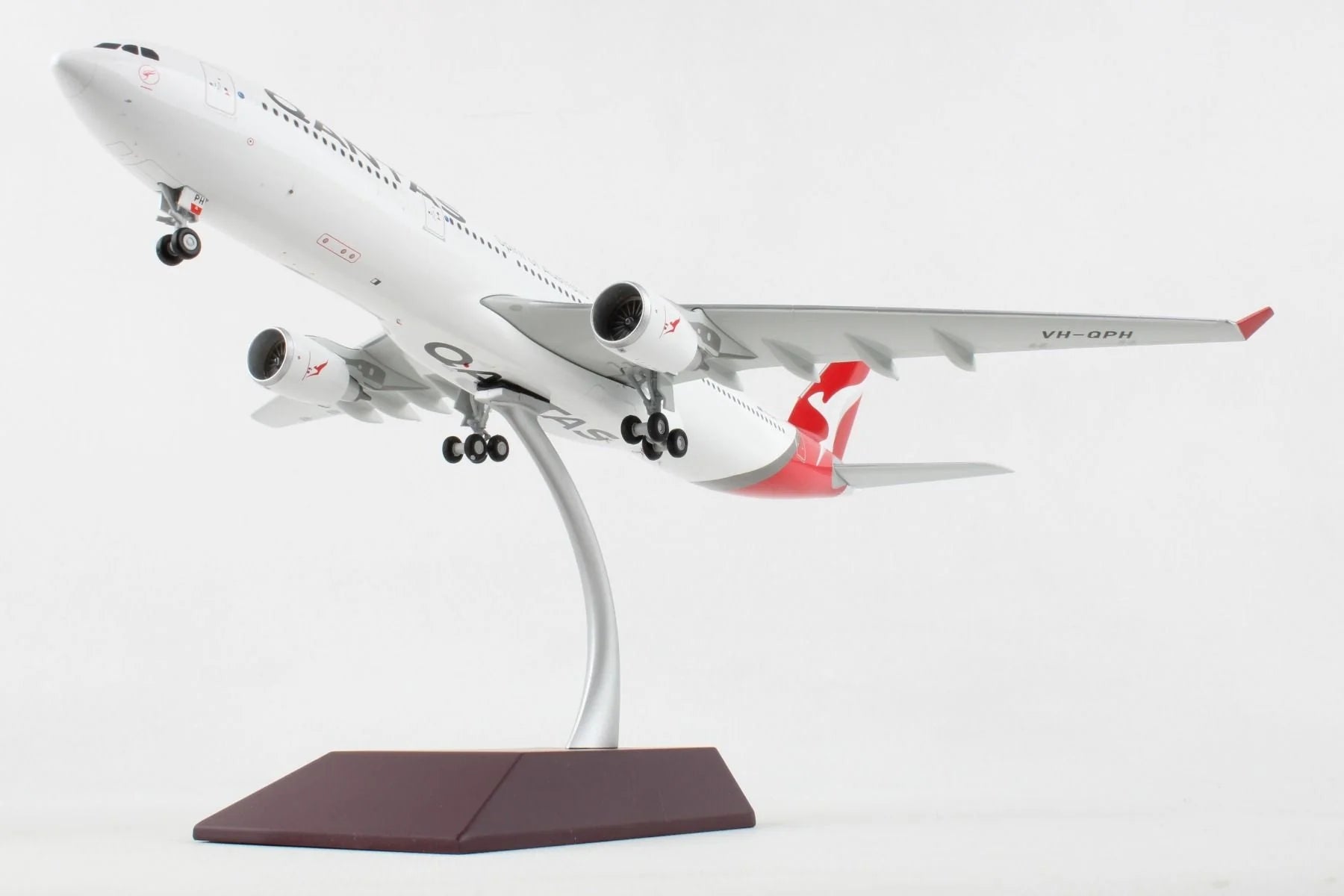Gemini Jets 1/200 QANTAS A330-300 image 3