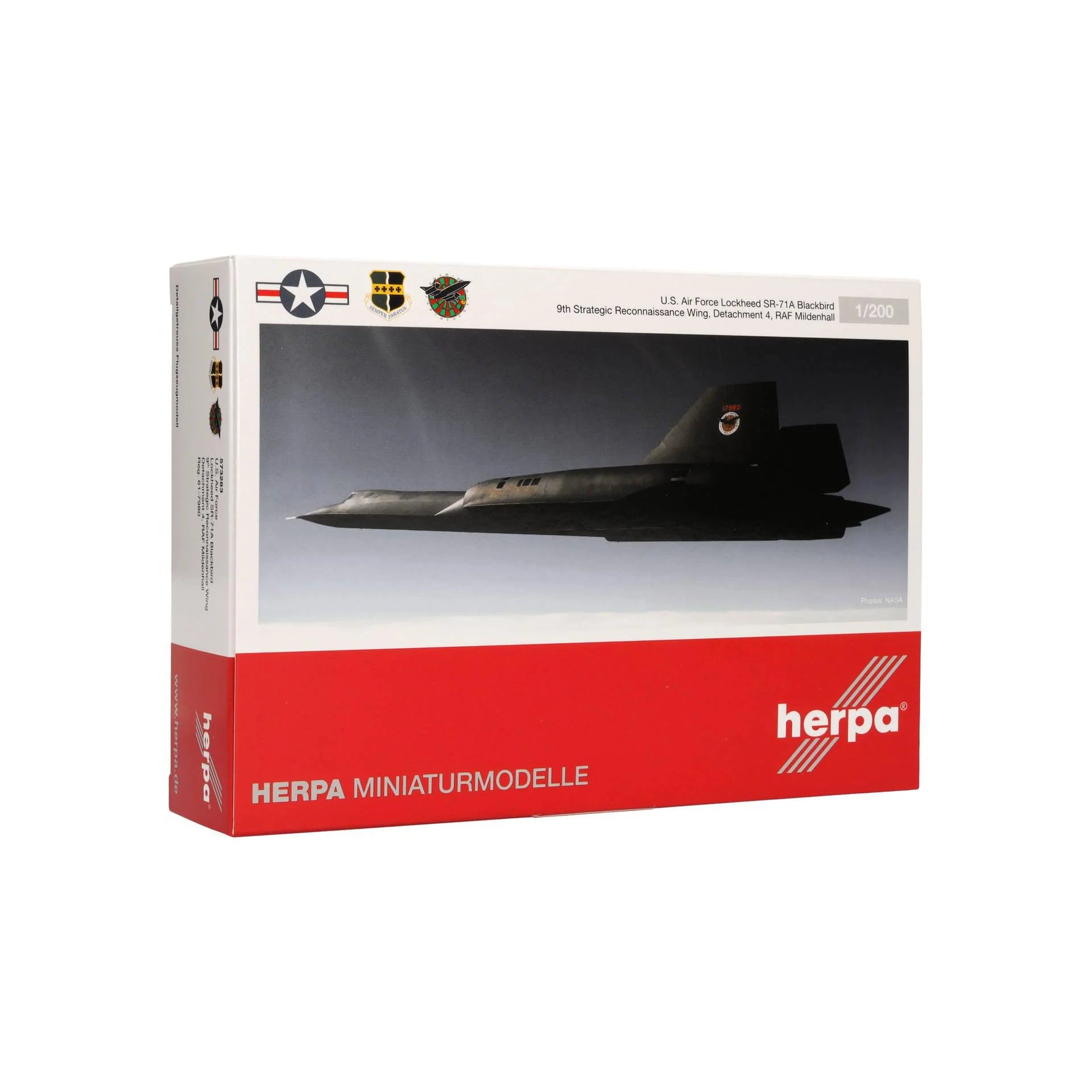 Herpa 1/200 U.S. Air Force Lockheed SR-71A Blackbird - 9th SRW Detachment 4, RAF Mildenhall “Farewell-Dartboard” Aircraft Model image 1