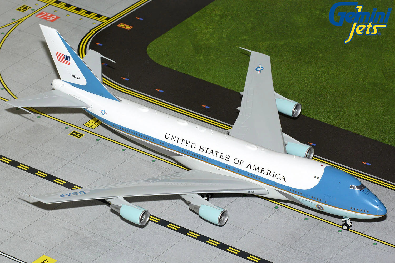 Gemini Jets 1/200 U.S. Air Force B747-200 (VC-25A) 82-8000 "Air Force One" with New Antenna Array image 0